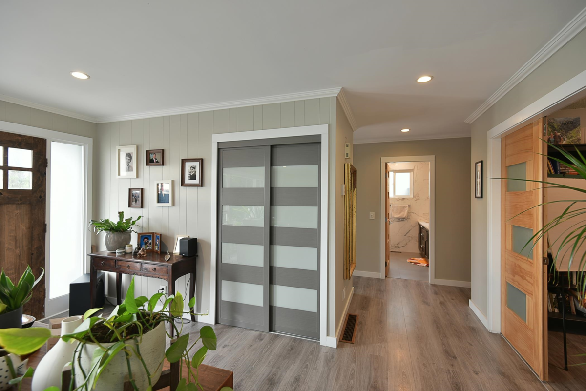 Breakfast Nook Photo of 482 Elphinstone Avenue, Gibsons, BC