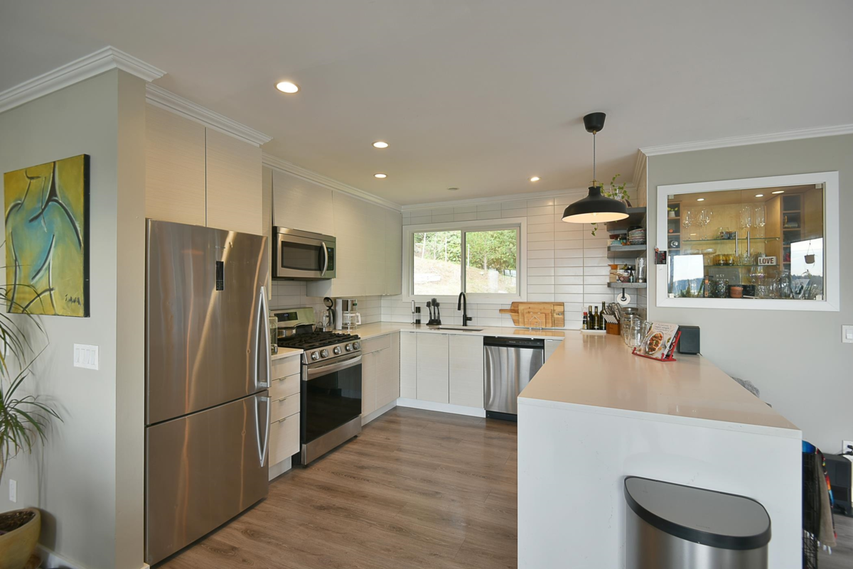 Dining Area Photo of 482 Elphinstone Avenue, Gibsons, BC