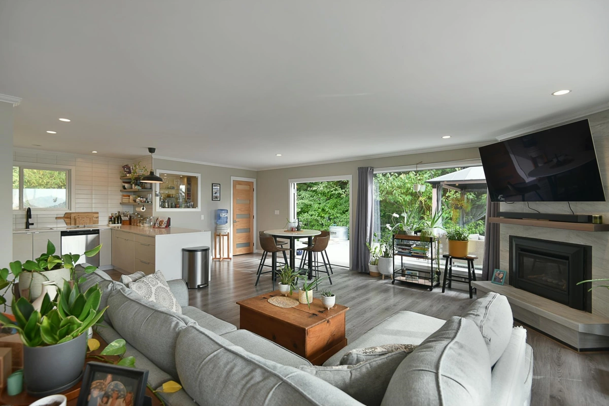 Family Room Photo of 482 Elphinstone Avenue, Gibsons, BC