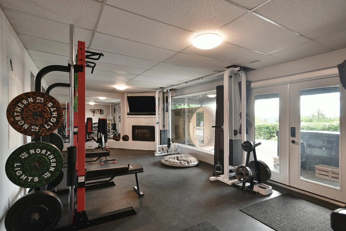Powder Room Photo of 482 Elphinstone Avenue, Gibsons, BC