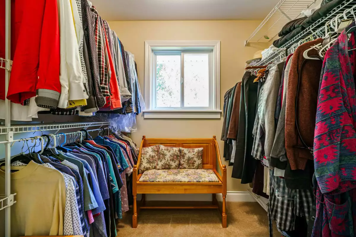 Powder Room Photo of 9346 216 Street, Langley, BC