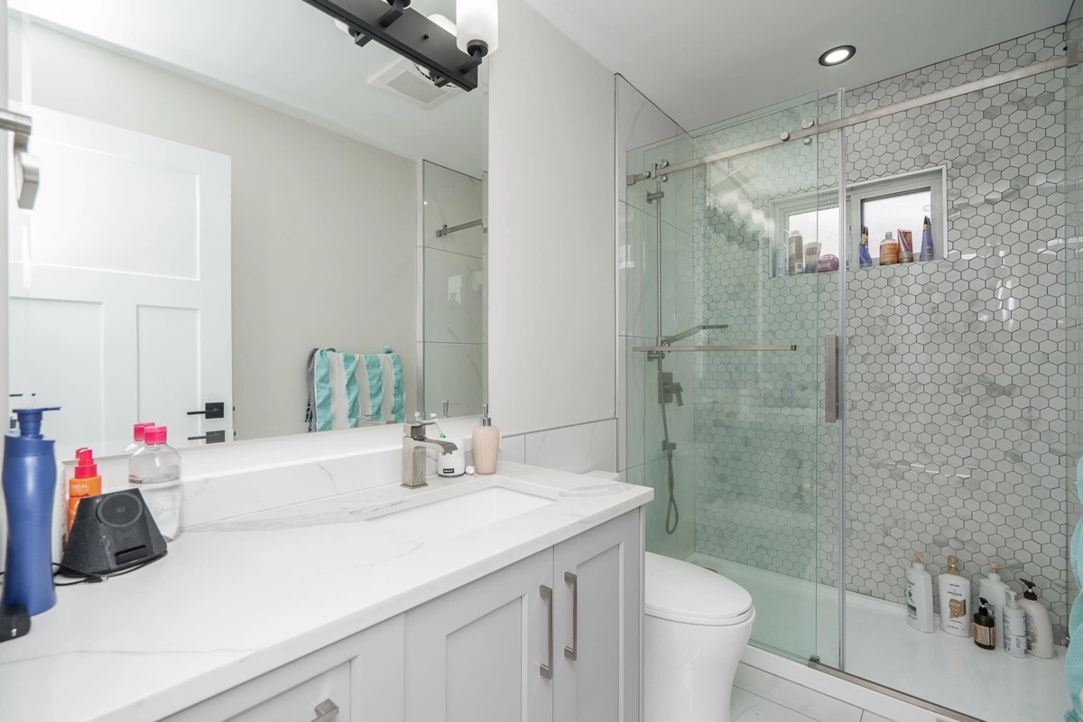 Primary Bathroom Photo of 11366 Kingcome Avenue, Richmond, BC