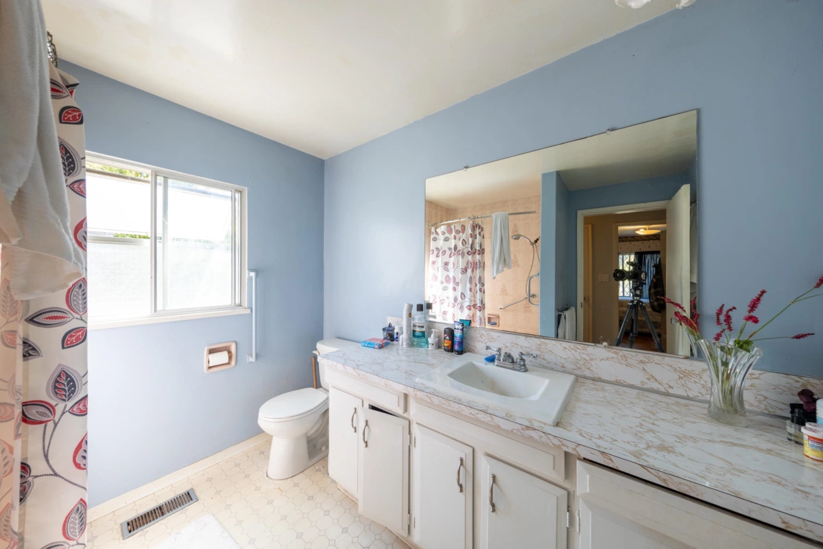 Guest Bathroom Photo of 6580 Williams Road, Richmond, BC
