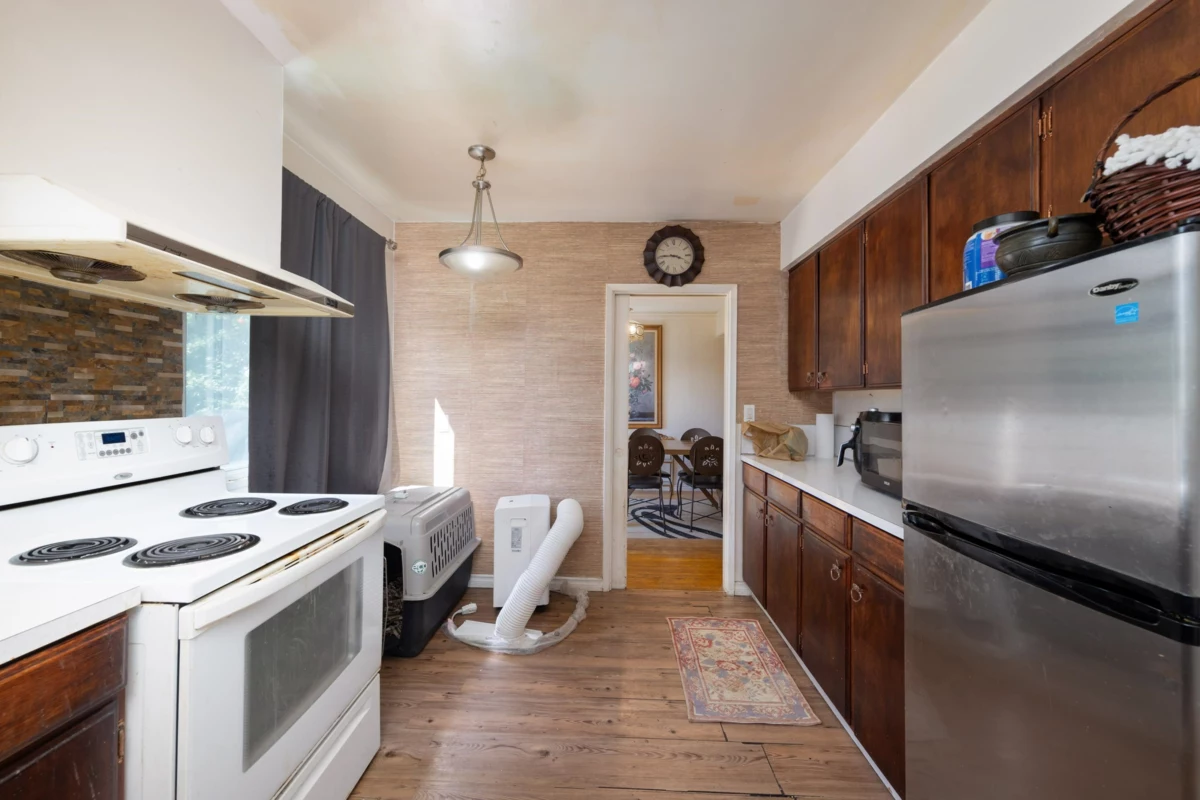 Walk-In Closet Photo of 6580 Williams Road, Richmond, BC