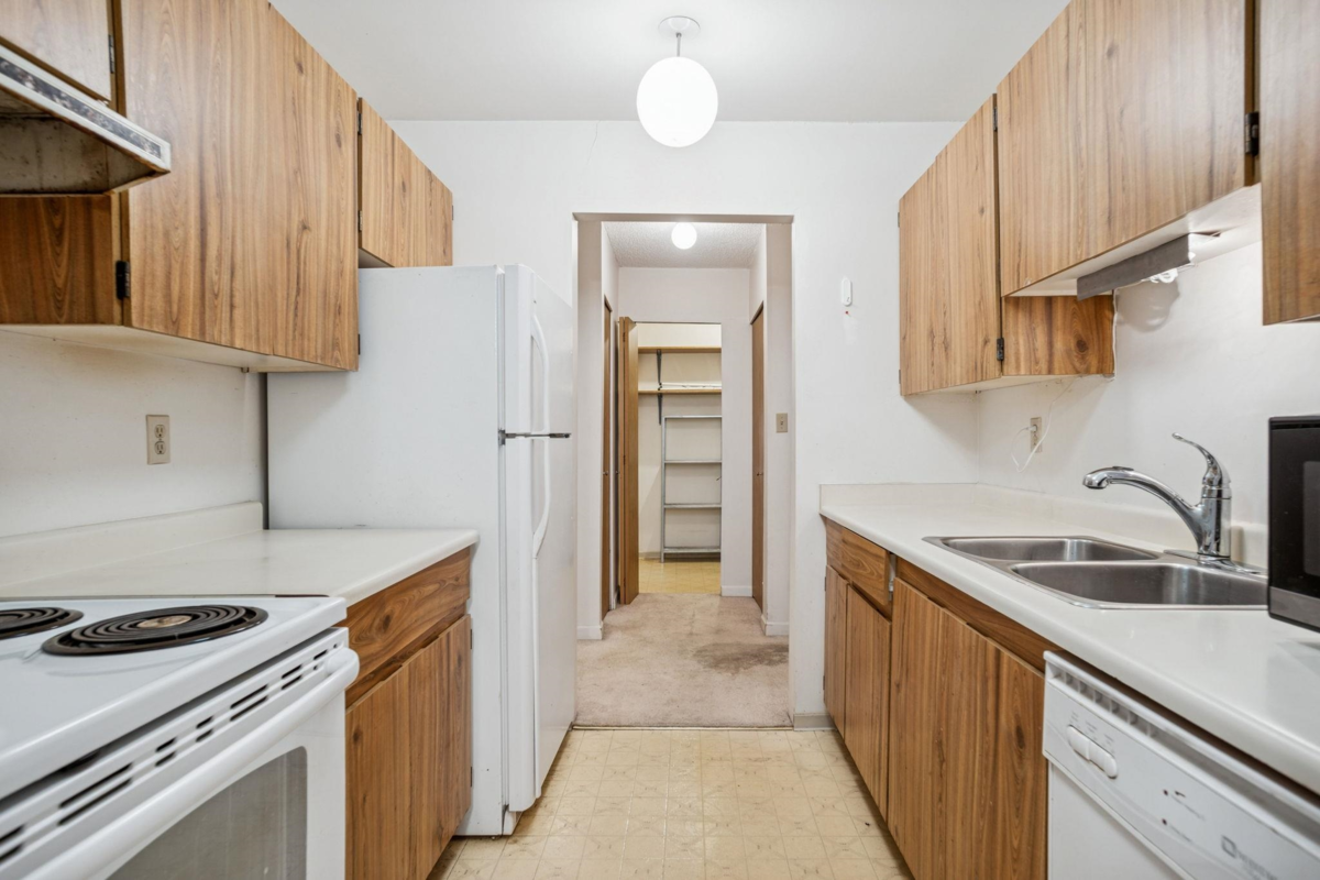 Walk-In Closet Photo of 249 7471 Minoru Boulevard, Richmond, BC