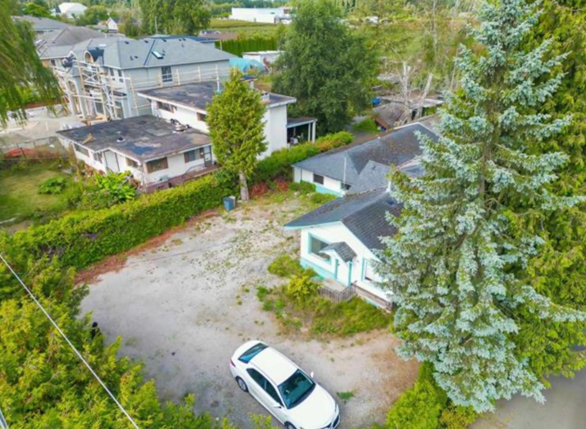 Kitchen Island Photo of 13331 Blundell Road, Richmond, BC