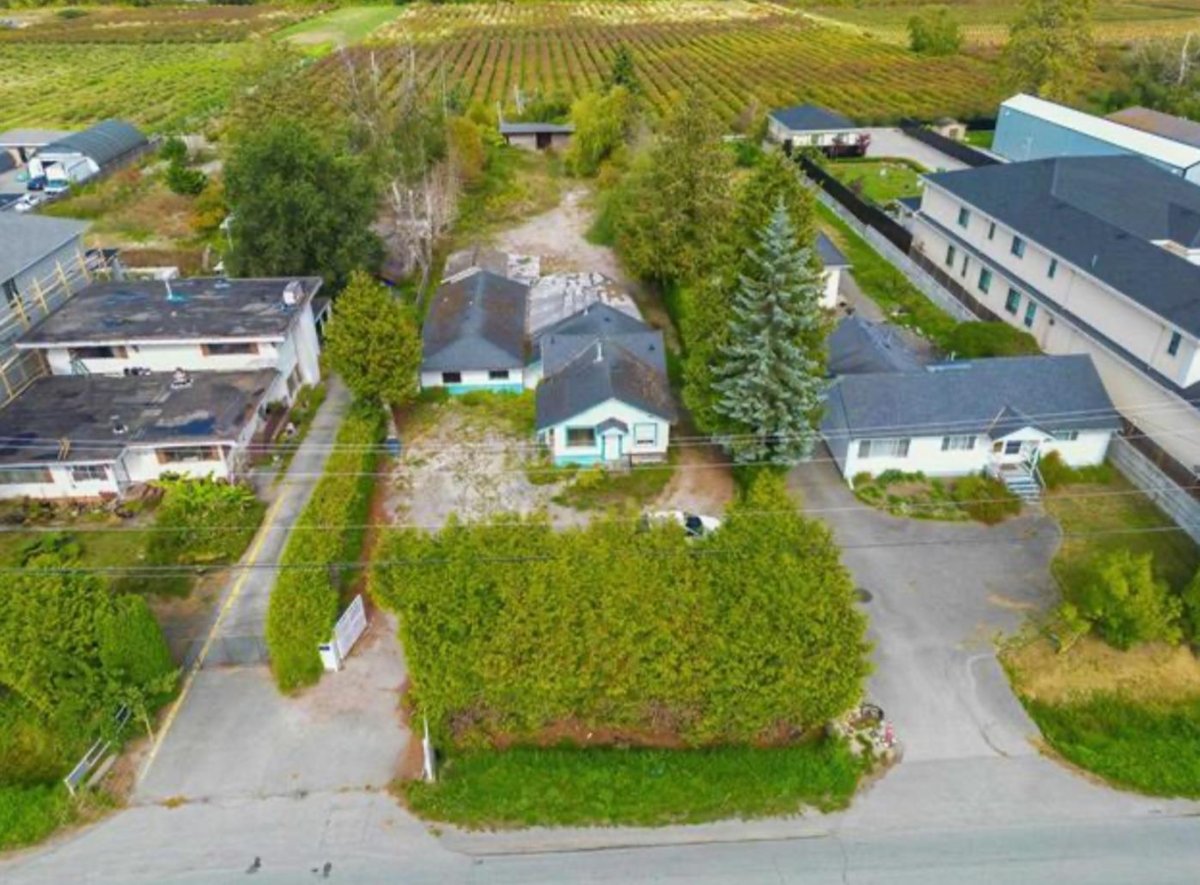 Living Room Photo of 13331 Blundell Road, Richmond, BC