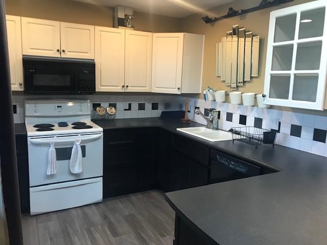 Front Yard Photo of 190 N Ellesmere Avenue, Burnaby, BC