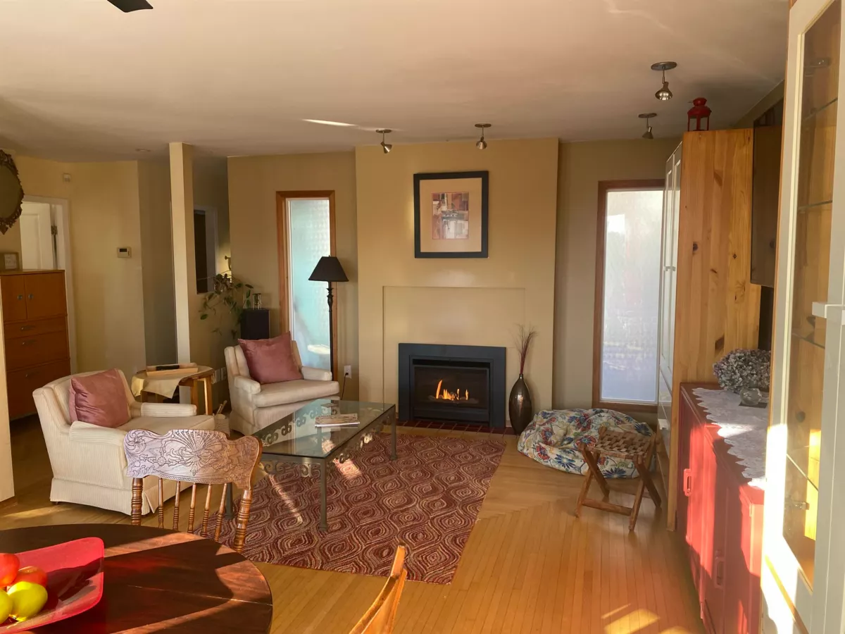 Guest Bathroom Photo of 190 N Ellesmere Avenue, Burnaby, BC