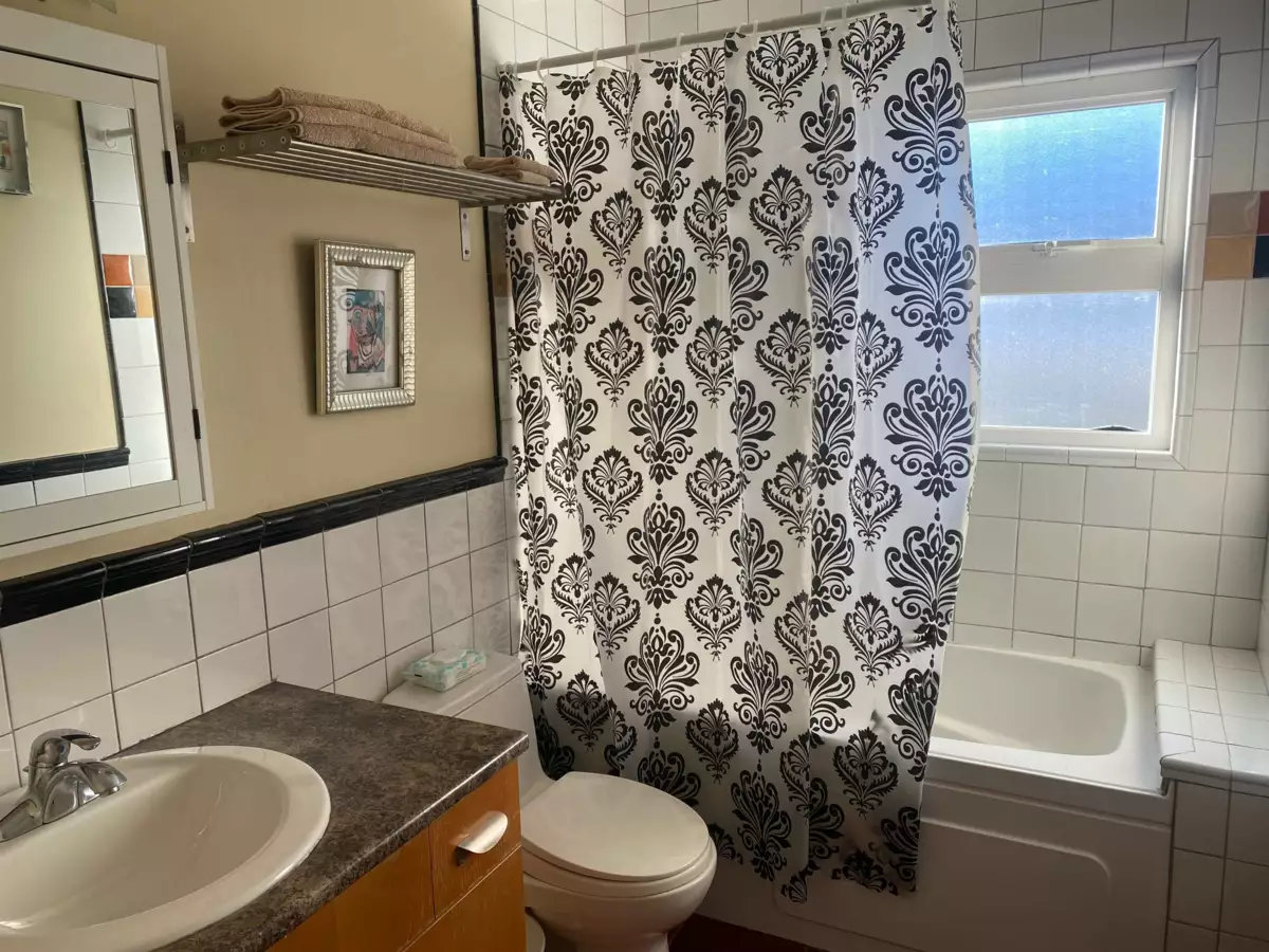 Mudroom Photo of 190 N Ellesmere Avenue, Burnaby, BC