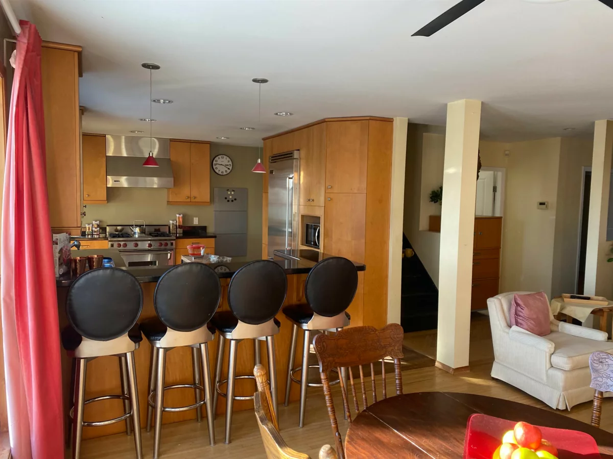 Powder Room Photo of 190 N Ellesmere Avenue, Burnaby, BC