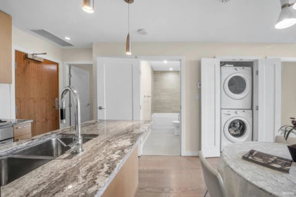 Primary Bathroom Photo of 1002 88 W 1st Avenue, Vancouver, BC