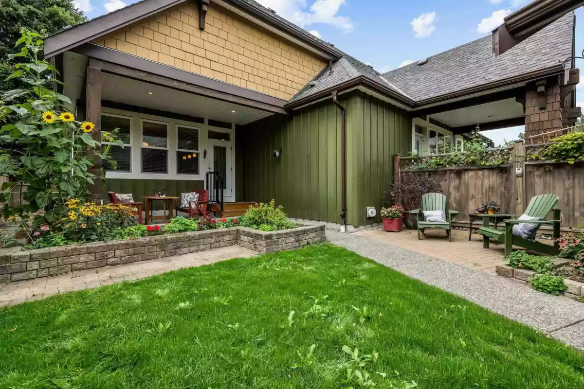 Front Yard Photo of 2 5882 Cowichan Street, Chilliwack, BC