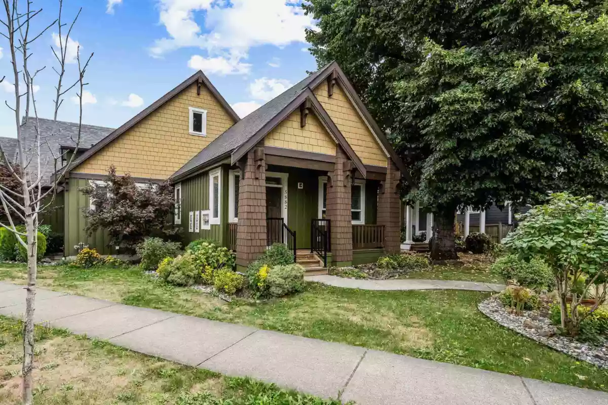 Guest Bathroom Photo of 2 5882 Cowichan Street, Chilliwack, BC