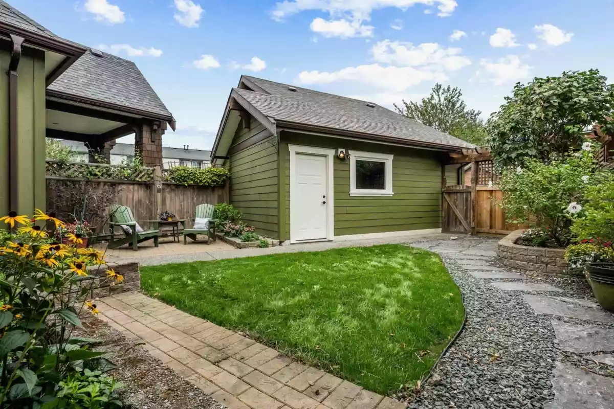 Swimming Pool Photo of 2 5882 Cowichan Street, Chilliwack, BC