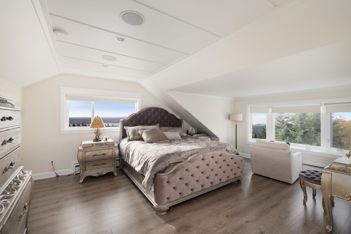 Guest Bathroom Photo of 4050 St. Pauls Avenue, North Vancouver, BC