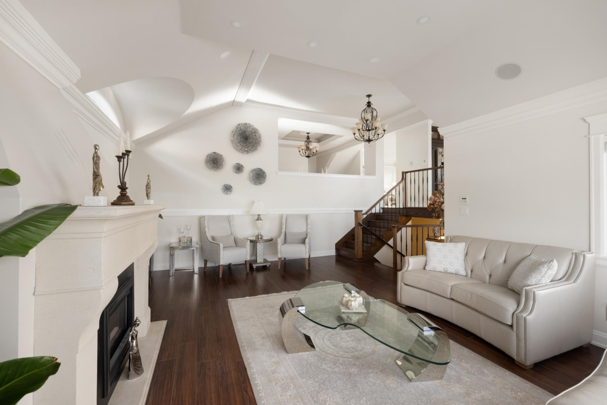 Kitchen Island Photo of 4050 St. Pauls Avenue, North Vancouver, BC