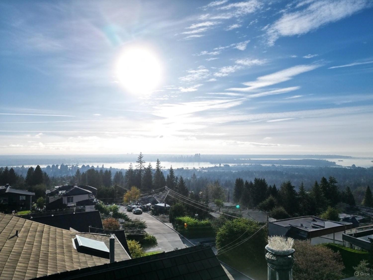 Living Room Photo of 4050 St. Pauls Avenue, North Vancouver, BC