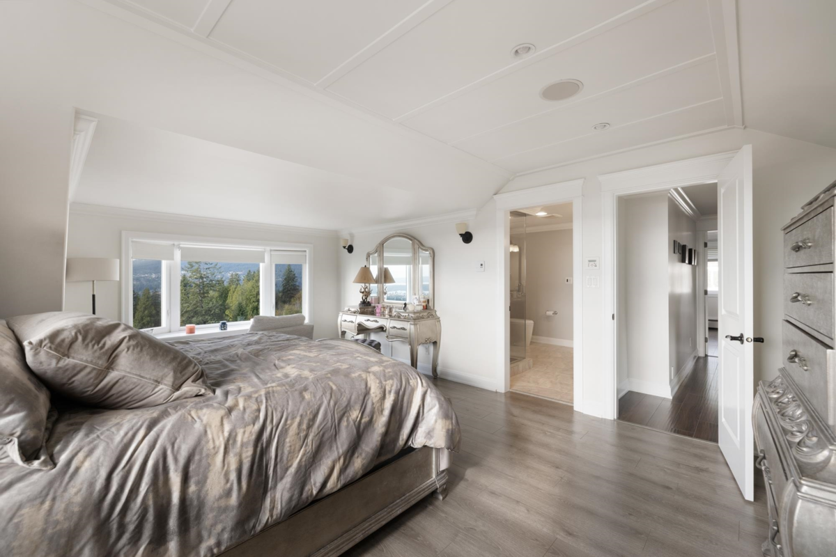 Powder Room Photo of 4050 St. Pauls Avenue, North Vancouver, BC