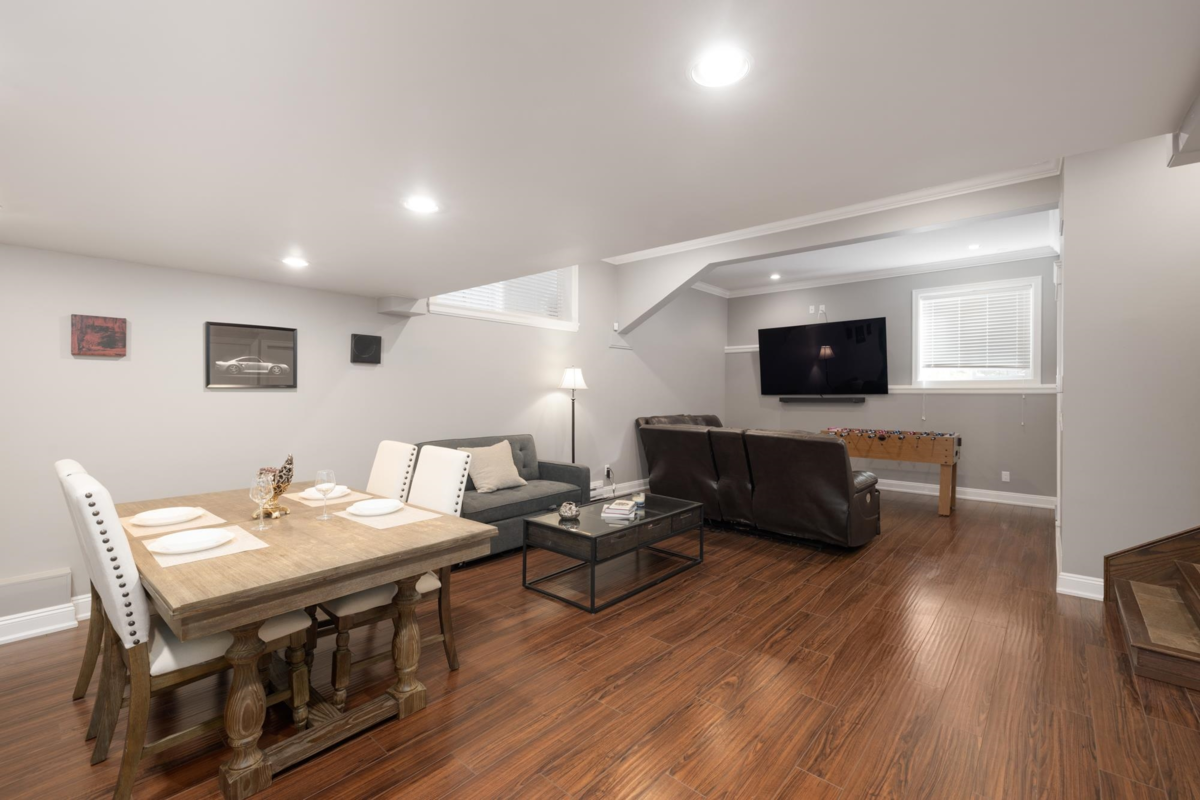 Swimming Pool Photo of 4050 St. Pauls Avenue, North Vancouver, BC