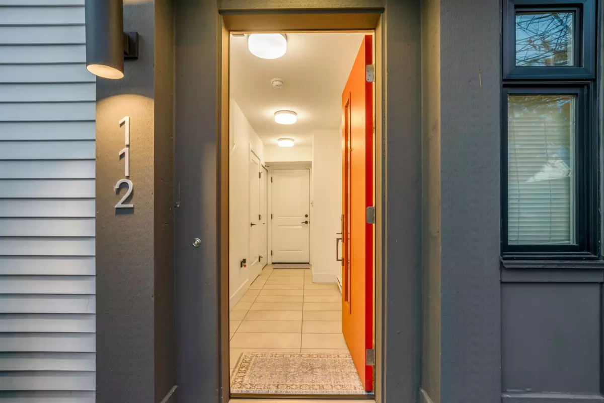 Dining Area Photo of 112 17578 57a Avenue, Surrey, BC