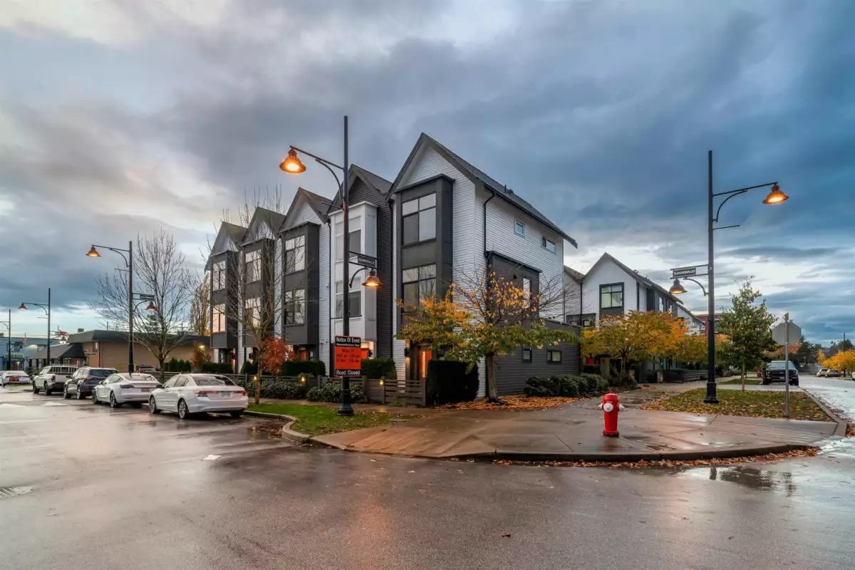 Hallway Photo of 112 17578 57a Avenue, Surrey, BC