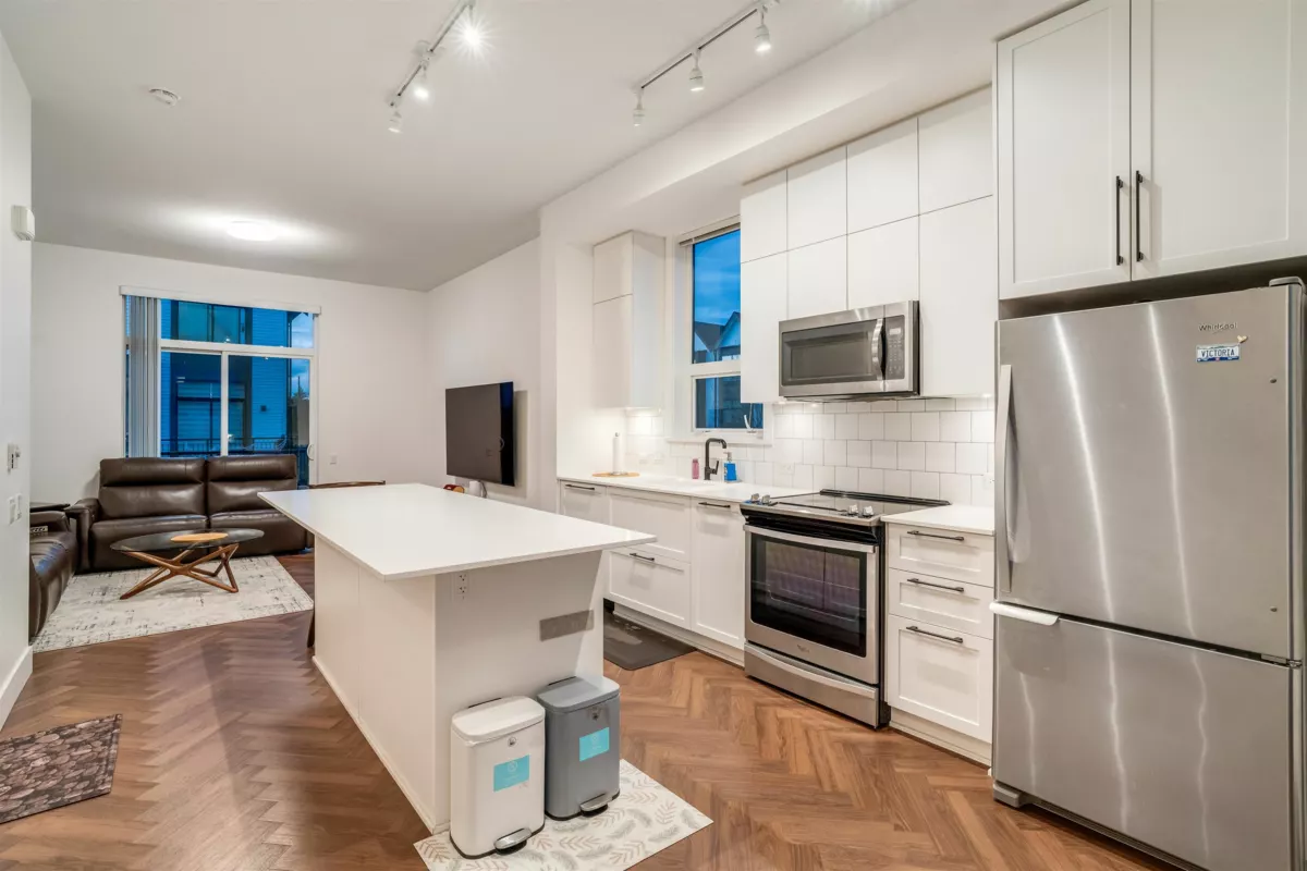 Kitchen Photo of 112 17578 57a Avenue, Surrey, BC