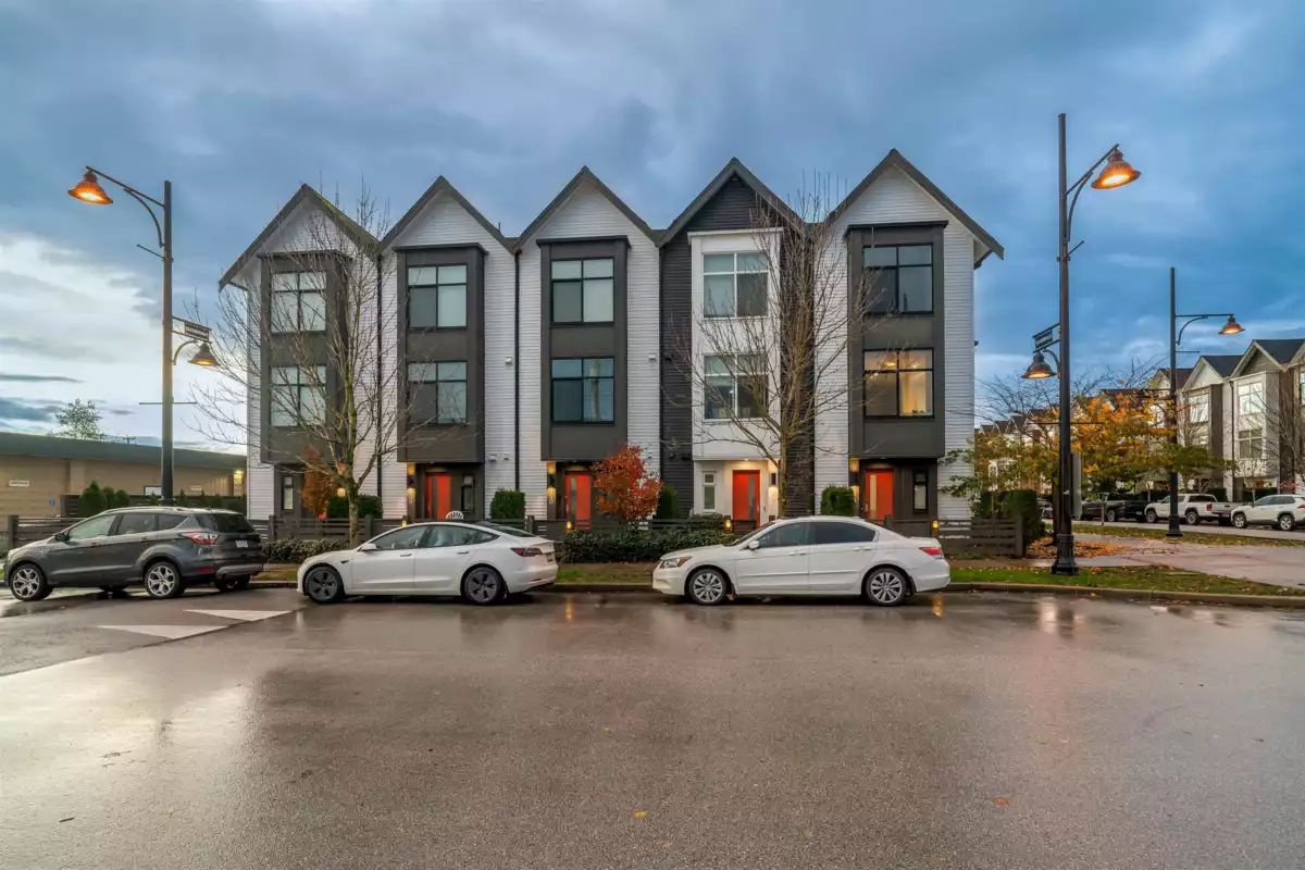 Living Room Photo of 112 17578 57a Avenue, Surrey, BC