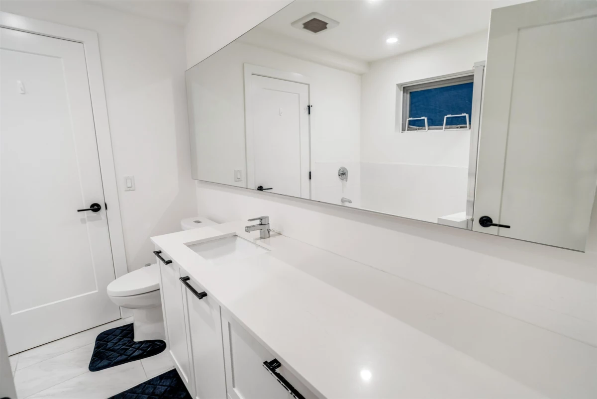 Mudroom Photo of 112 17578 57a Avenue, Surrey, BC