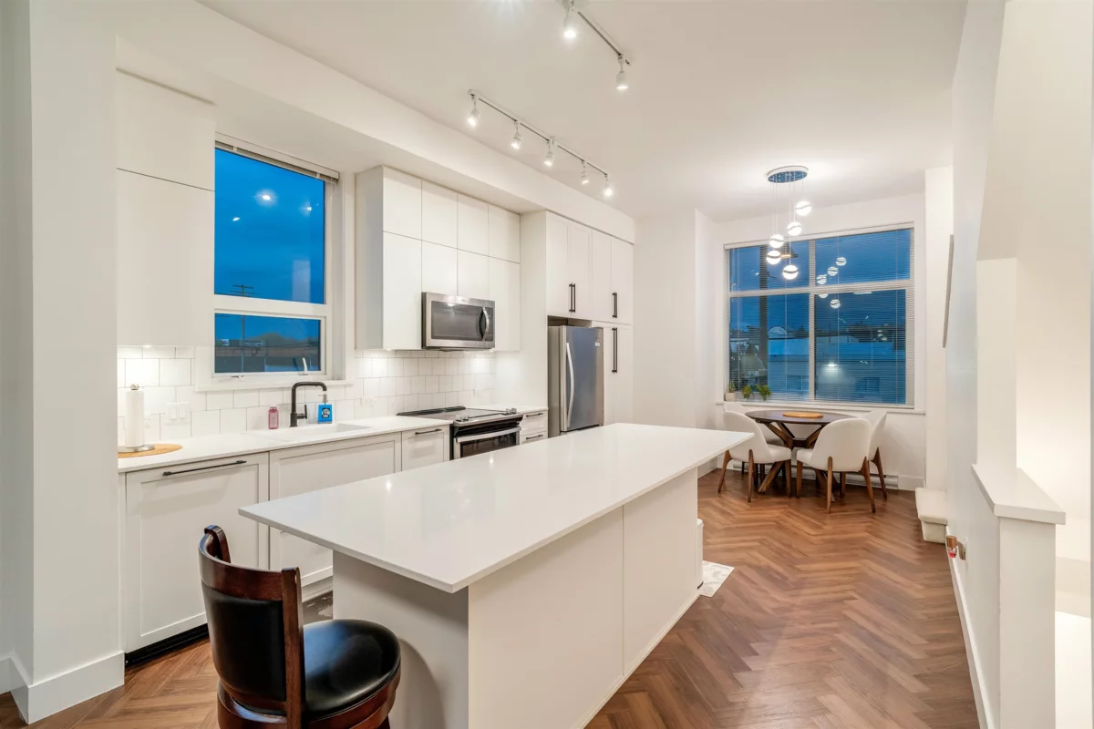 Primary Bathroom Photo of 112 17578 57a Avenue, Surrey, BC