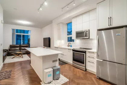 Kitchen Photo of 112 17578 57a Avenue, Surrey, BC