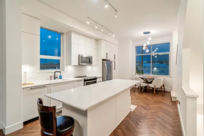 Primary Bathroom Photo of 112 17578 57a Avenue, Surrey, BC