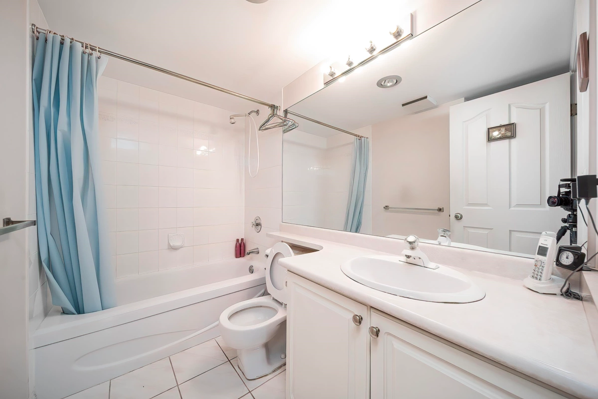 Entry Foyer Photo of 201 2345 Central Avenue, Port Coquitlam, BC