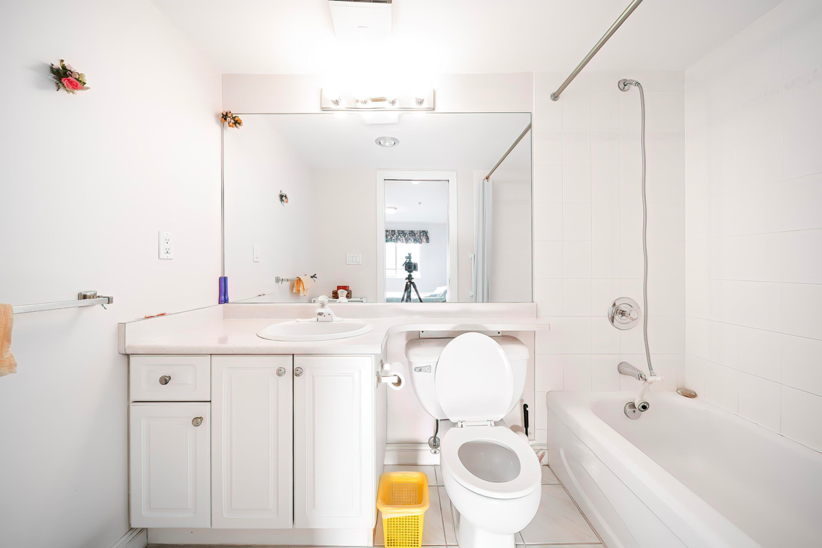 Hallway Photo of 201 2345 Central Avenue, Port Coquitlam, BC