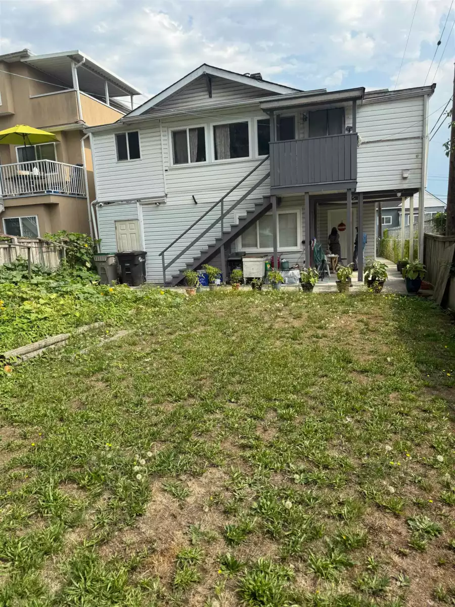 Entry Foyer Photo of 8125 St. George Street, Vancouver, BC