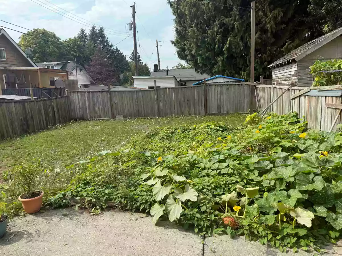 Laundry Room Photo of 8125 St. George Street, Vancouver, BC