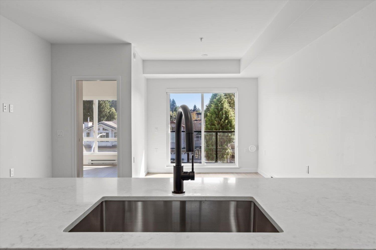 Dining Area Photo of 207 2277 Hawthorne Avenue, Port Coquitlam, BC