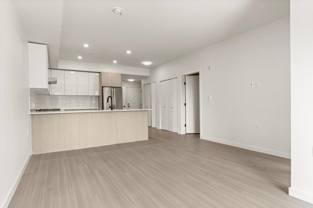 Kitchen Island Photo of 207 2277 Hawthorne Avenue, Port Coquitlam, BC