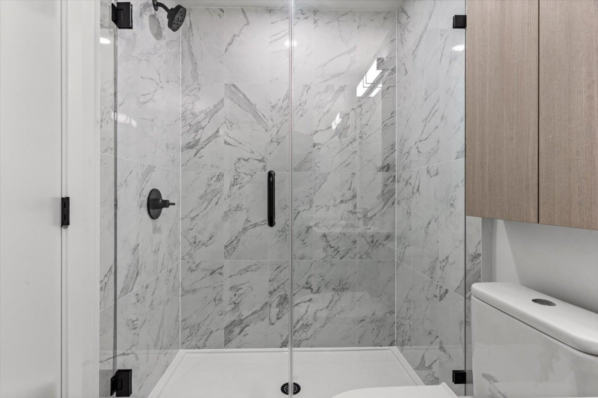 Primary Bathroom Photo of 207 2277 Hawthorne Avenue, Port Coquitlam, BC