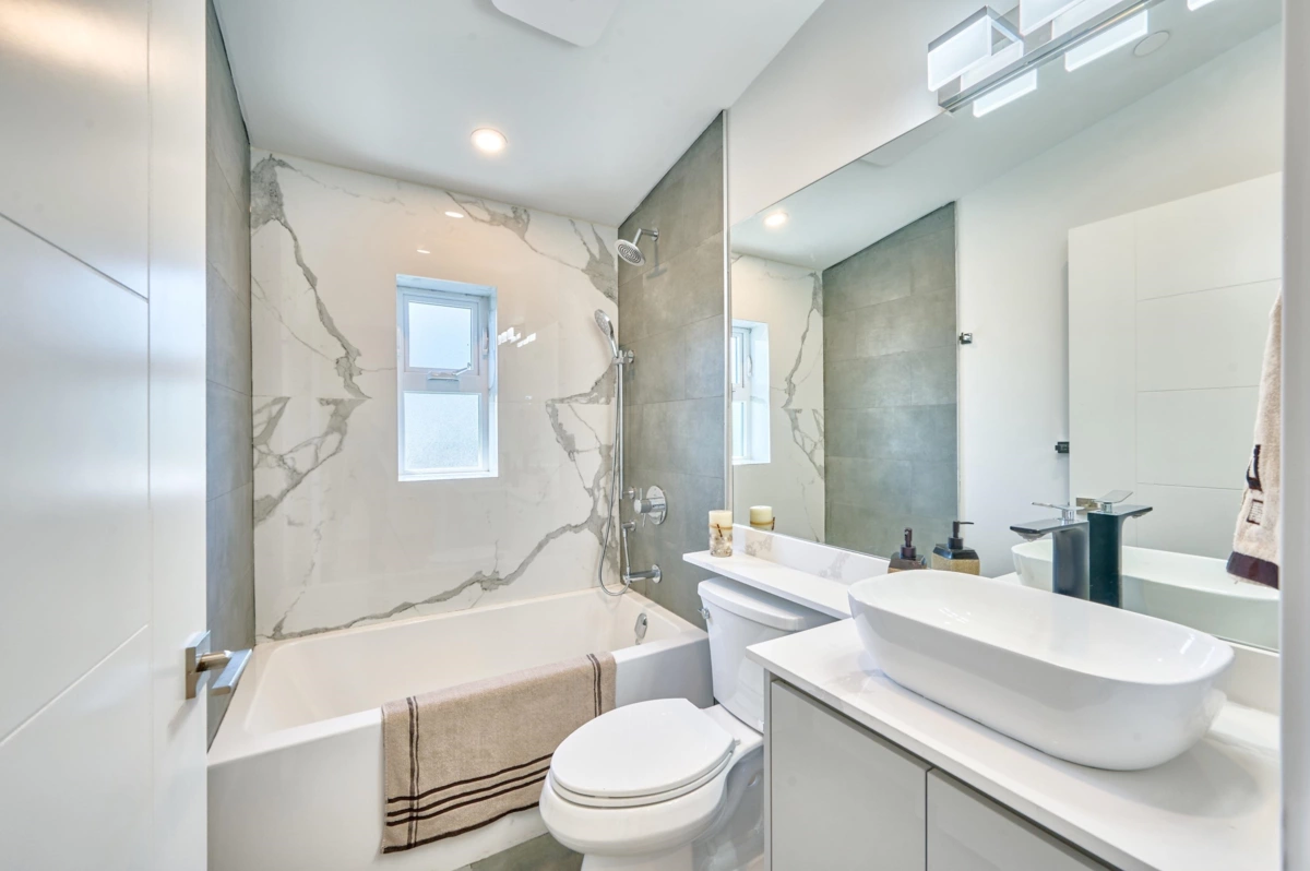 Powder Room Photo of 810 E 51st Avenue, Vancouver, BC