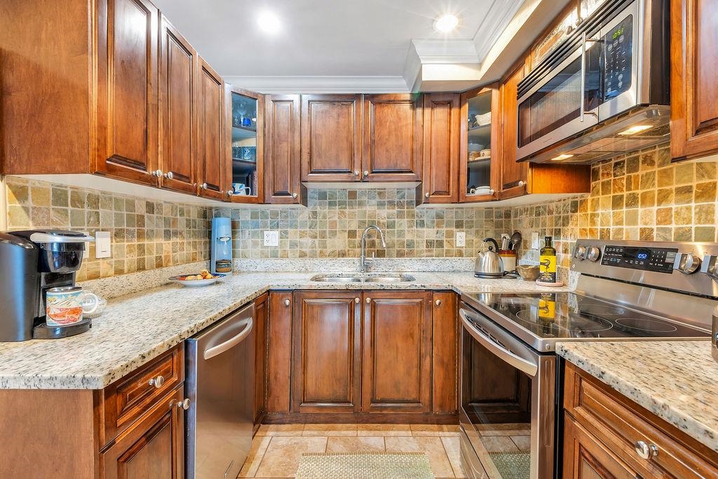 Kitchen Island Photo of 8787 Oak Street, Vancouver, BC