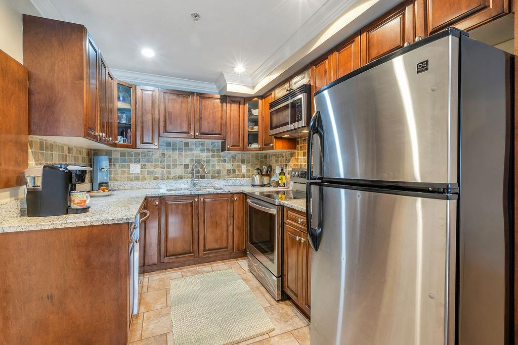 Kitchen Photo of 8787 Oak Street, Vancouver, BC