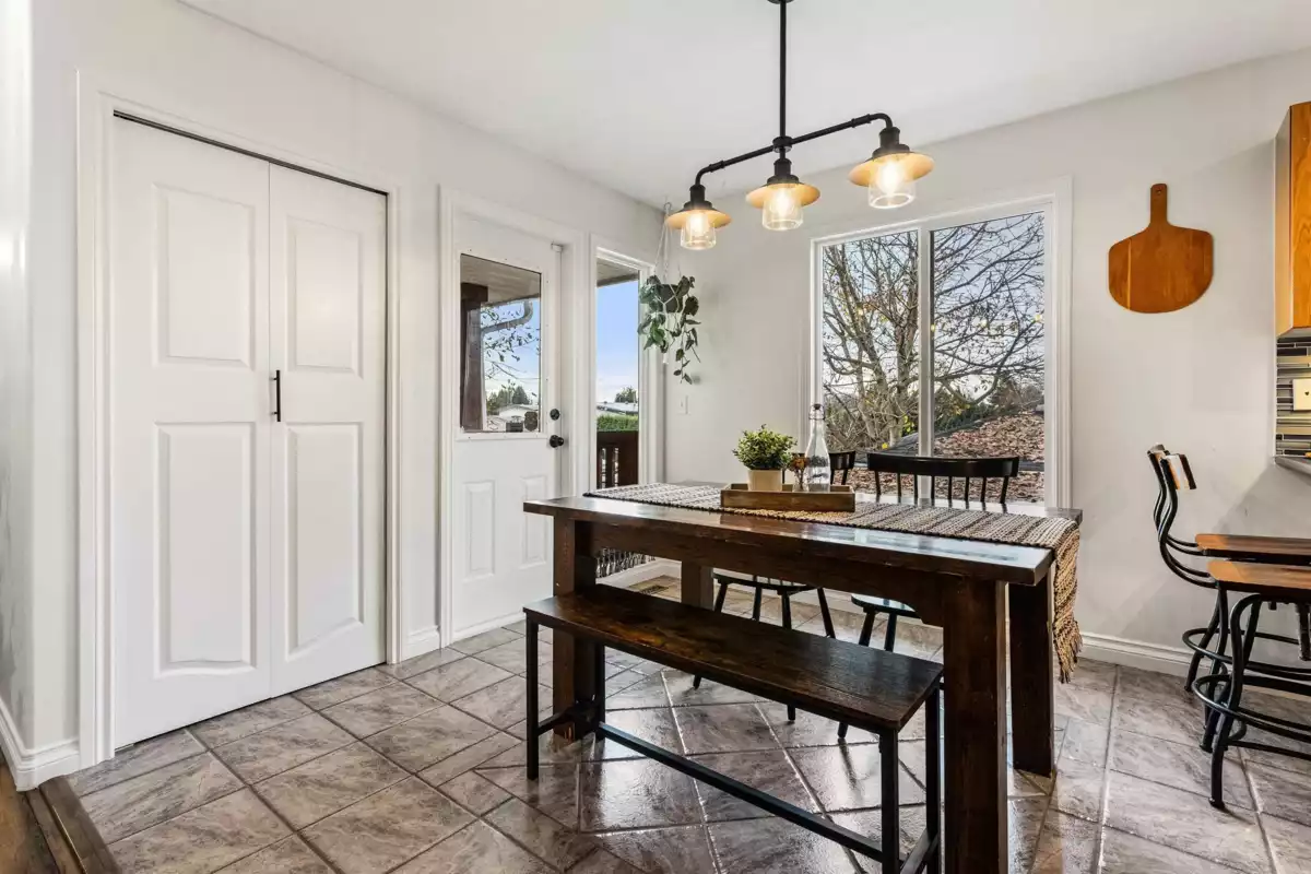 Mudroom Photo of B 45658 Lewis Avenue, Chilliwack, BC