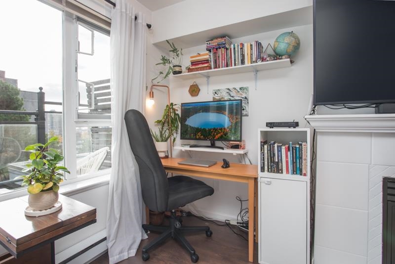 Dining Area Photo of 303 221 Eleventh Street, New Westminster, BC