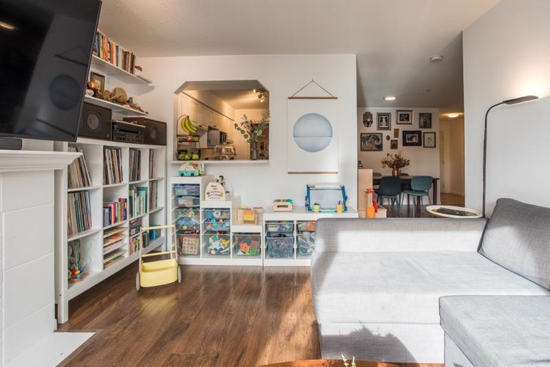 Kitchen Island Photo of 303 221 Eleventh Street, New Westminster, BC