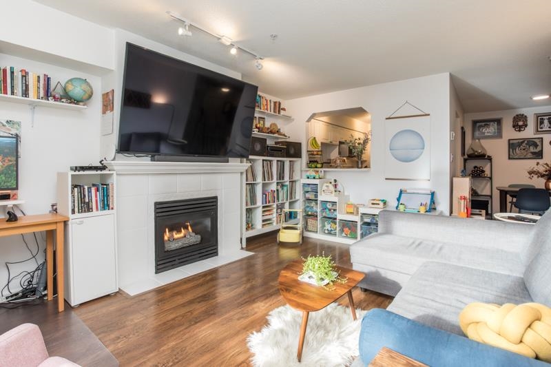 Kitchen Photo of 303 221 Eleventh Street, New Westminster, BC