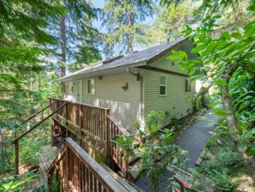 7027 Skana Crescent, Sechelt, BC, Sechelt — Single Family Residence for sale