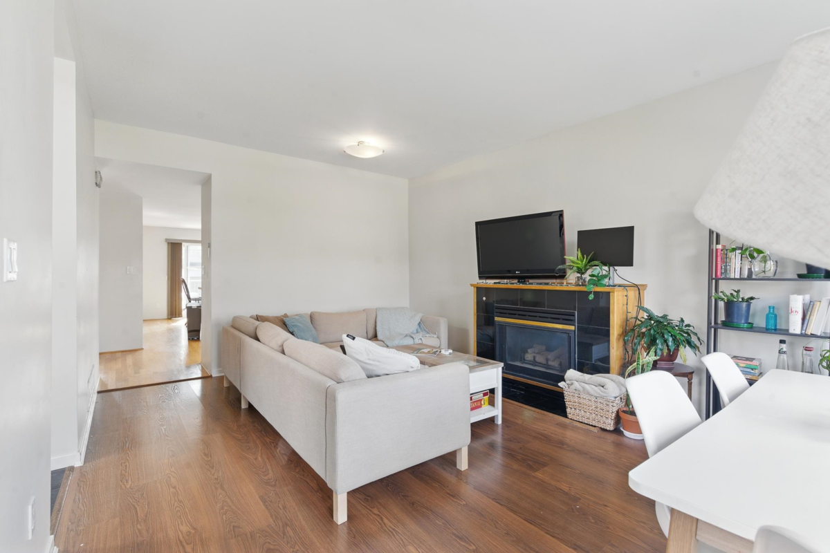 Kitchen Photo of 2968 W 20th Avenue, Vancouver, BC