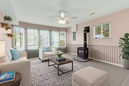 Basement Recreation Room Photo of 34654 7 Avenue, Abbotsford, BC
