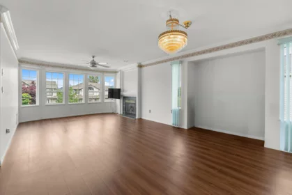Kitchen Island Photo of 34654 7 Avenue, Abbotsford, BC
